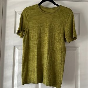 Lululemon mens short sleeve shirt.